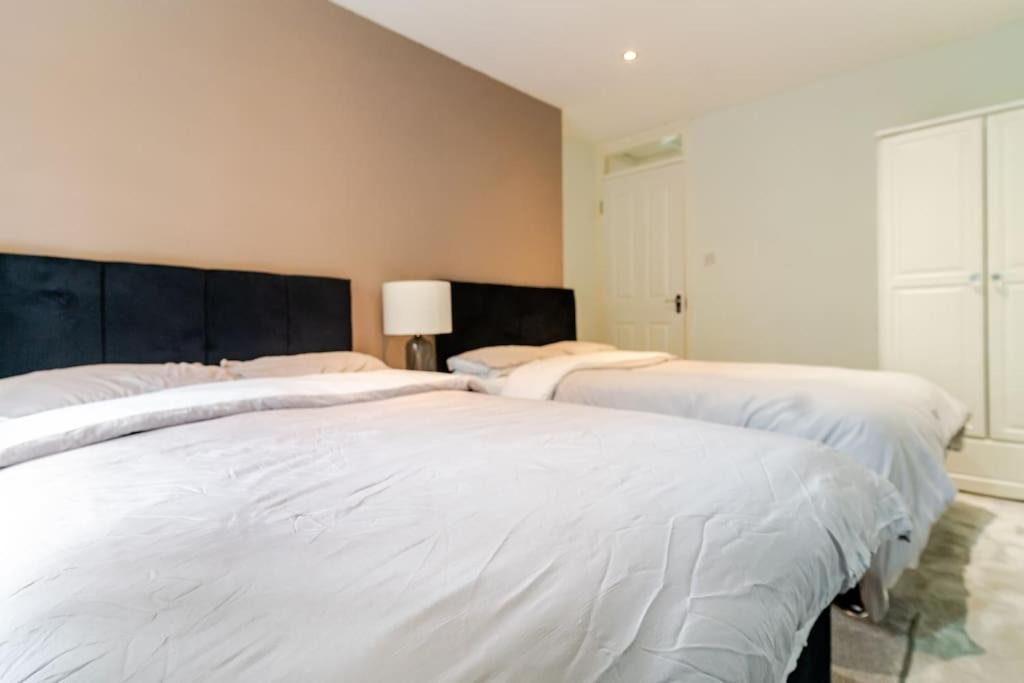 A&S Properties, No Guest Fees, Bank Transfe Deposit Available Wolverhampton Extérieur photo