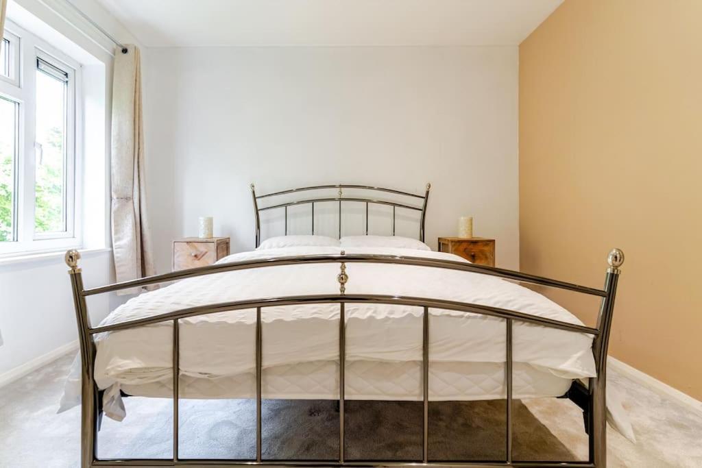 A&S Properties, No Guest Fees, Bank Transfe Deposit Available Wolverhampton Extérieur photo
