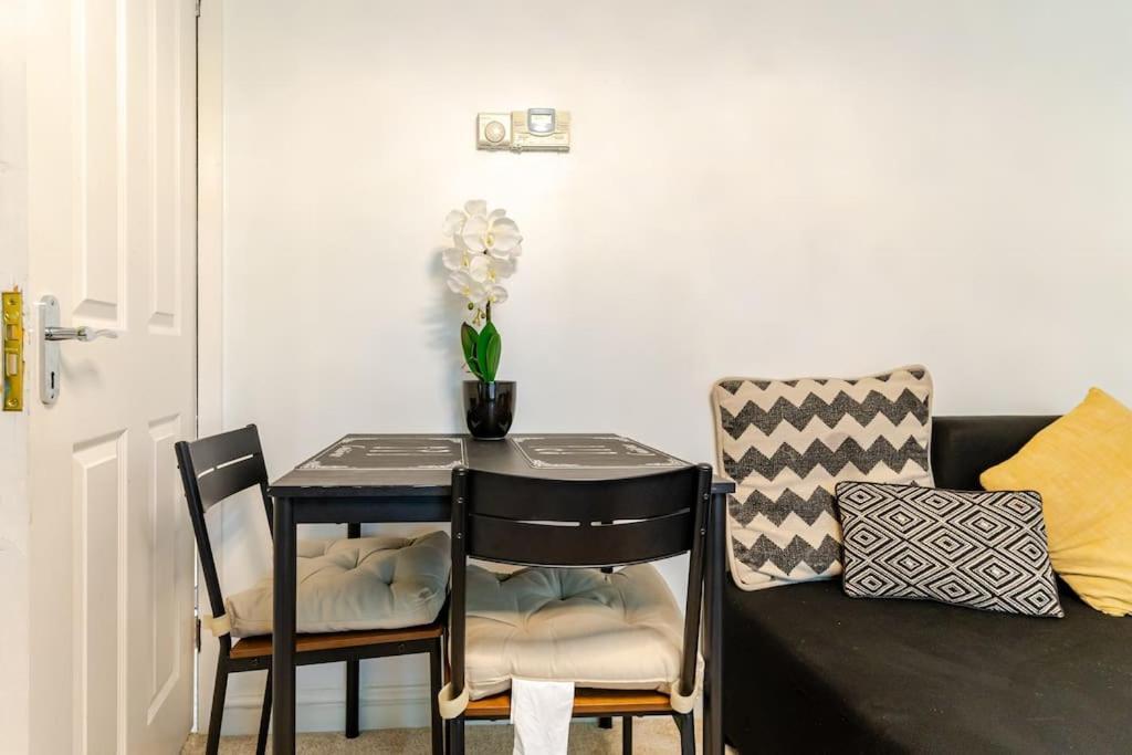 A&S Properties, No Guest Fees, Bank Transfe Deposit Available Wolverhampton Extérieur photo