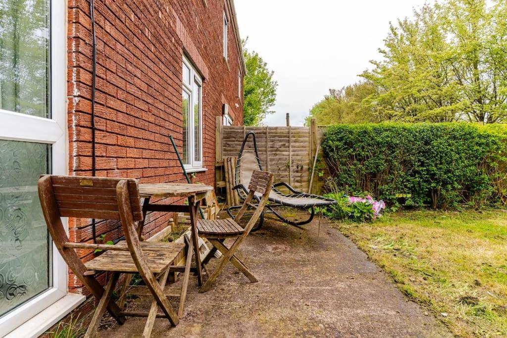 A&S Properties, No Guest Fees, Bank Transfe Deposit Available Wolverhampton Extérieur photo